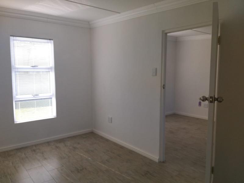 To Let 2 Bedroom Property for Rent in Goodwood Central Western Cape